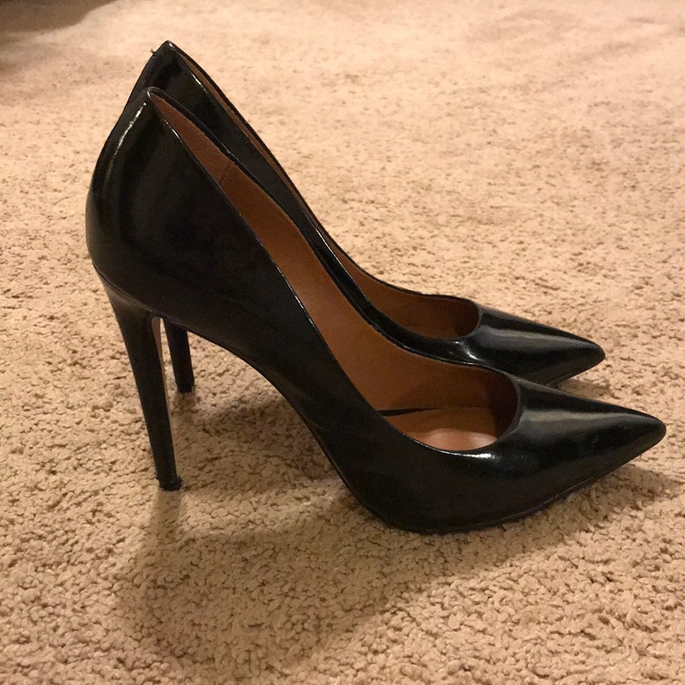 Steve Madden Daisie Black Patent Pumps